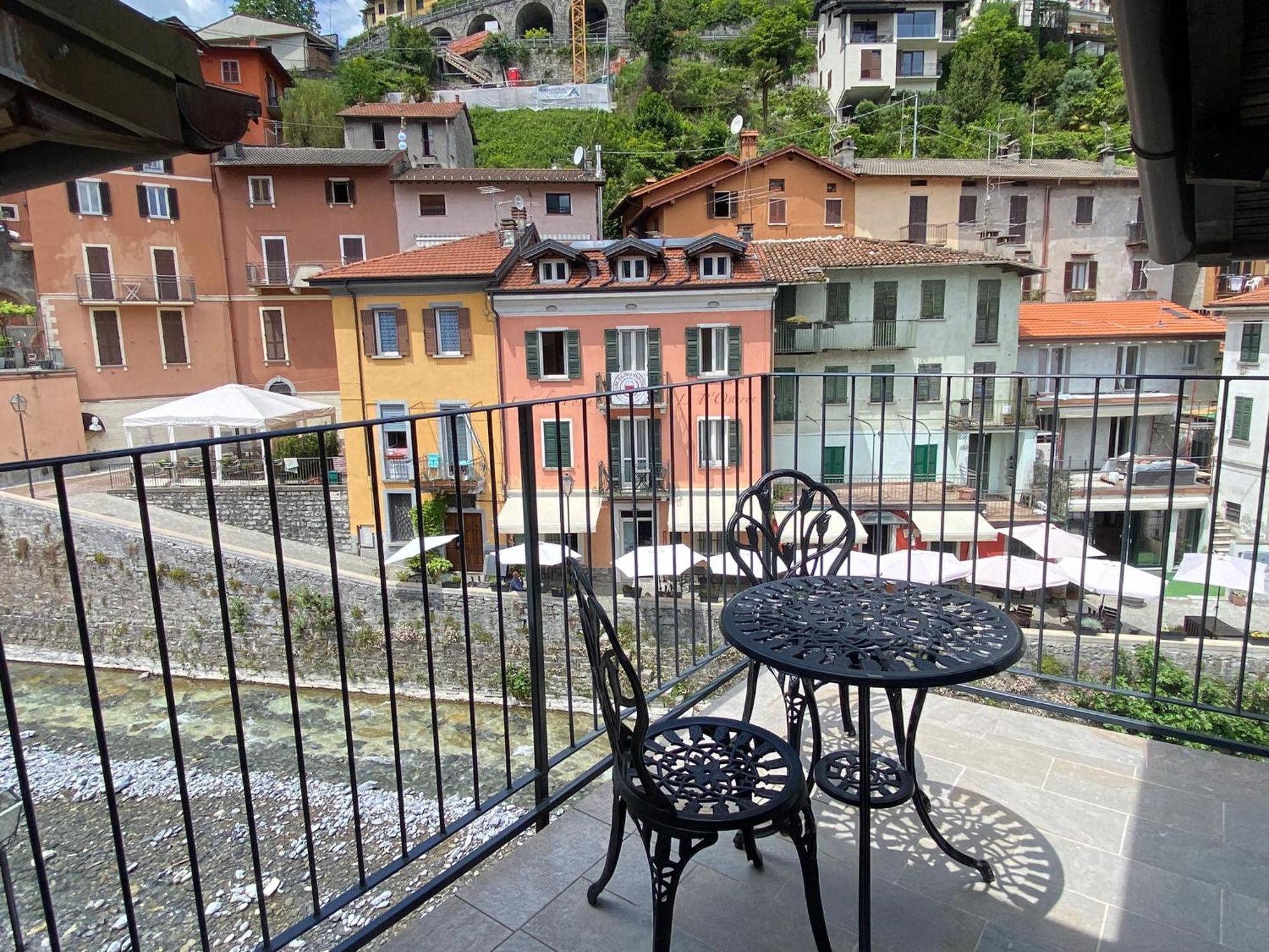 Argegno'S River - Central Apartment Lake View Номер фото